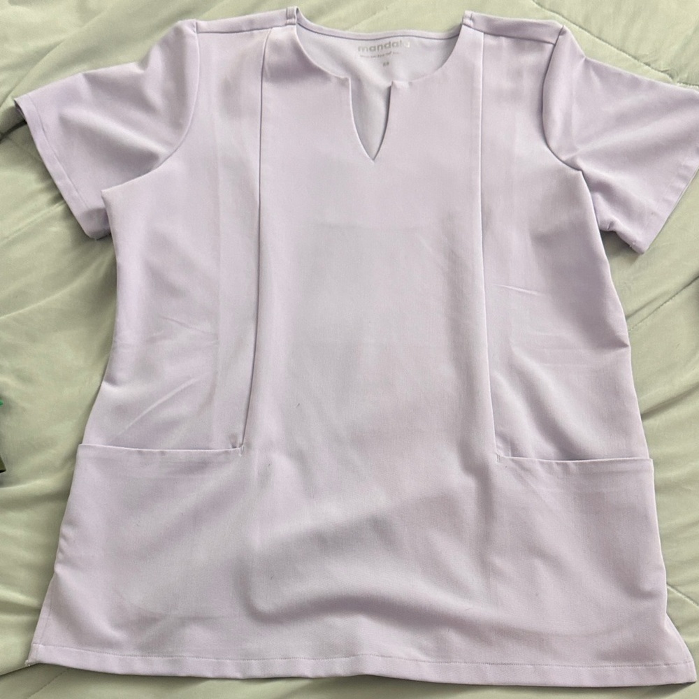 Mandala Women's Short Sleeve Lilac Scrub Top/Scrub pants(set)